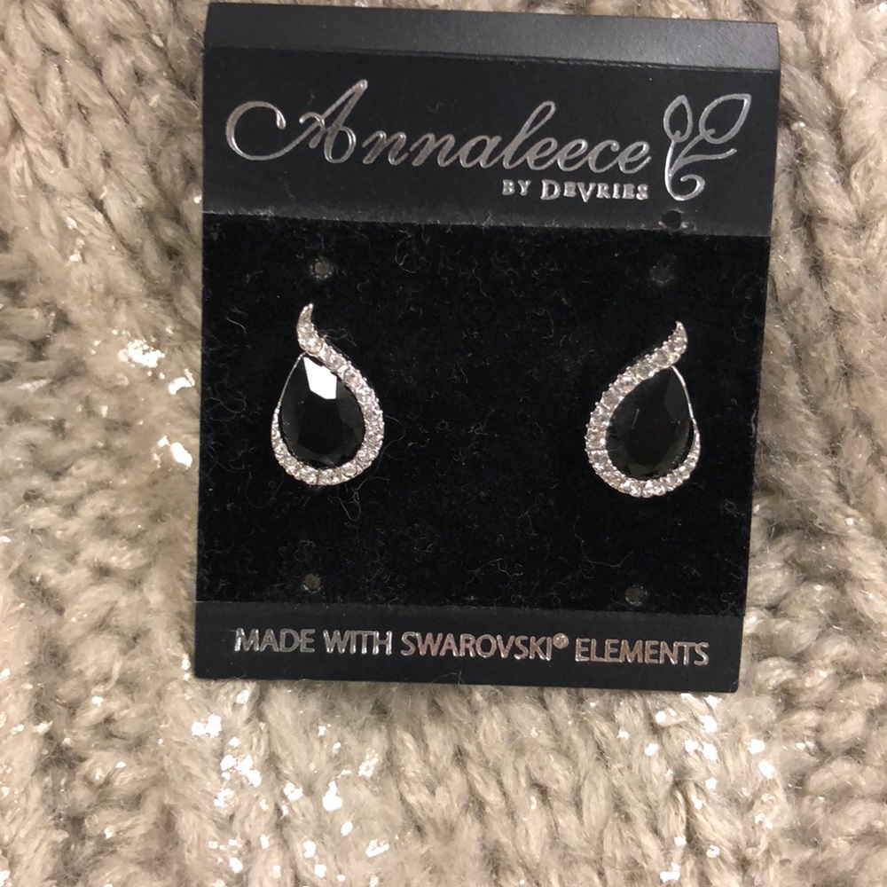 NWOT Annaleece  earrings Swarovski elements